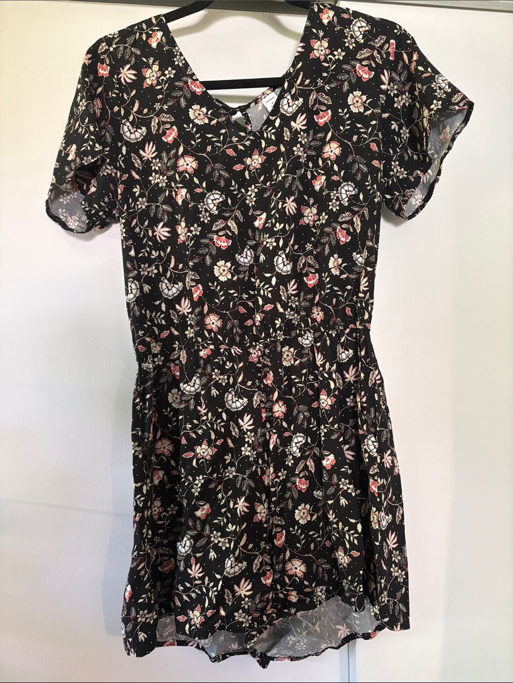 Old Navy size medium Black Floral Short Sleeve Romper EUC
